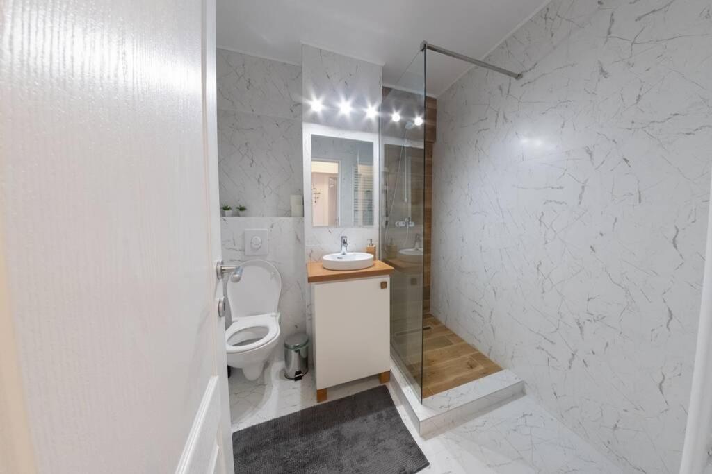 Studio With A View In City Center Targoviste Ngoại thất bức ảnh