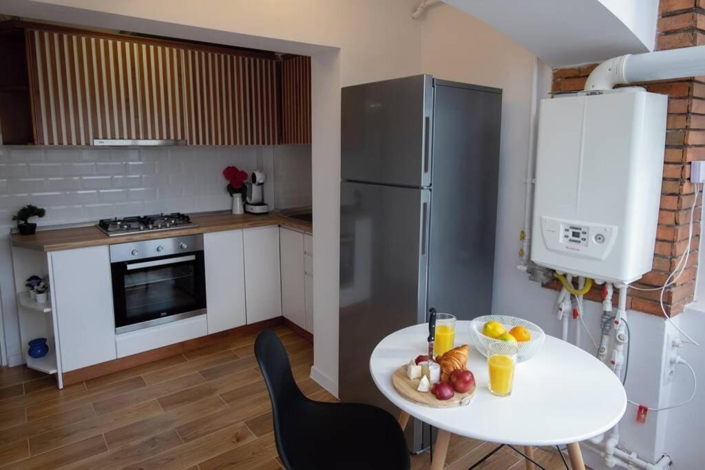 Studio With A View In City Center Targoviste Ngoại thất bức ảnh
