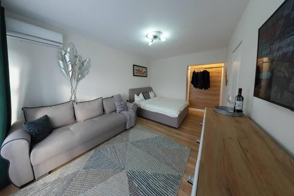 Studio With A View In City Center Targoviste Ngoại thất bức ảnh